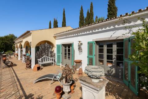 Casa de campo de quatro quartos com piscina, garagem e vista para o mar em São Brás de Alportel, Algarve, Portugal