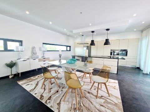 VENDIDA PELA ' TA MAISON DE RÊVE'