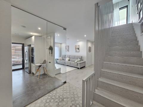 **Duplex 3 quartos de Luxo em Faro - Oportunidade Única! **