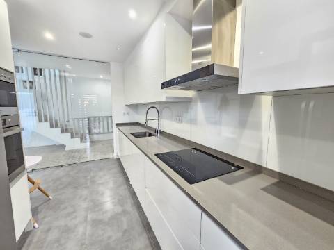 **Duplex 3 quartos de Luxo em Faro - Oportunidade Única! **