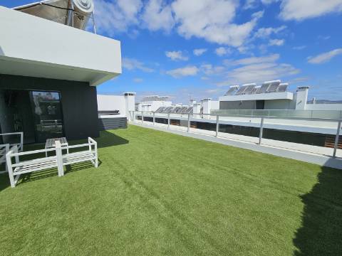 **Duplex 3 quartos de Luxo em Faro - Oportunidade Única! **