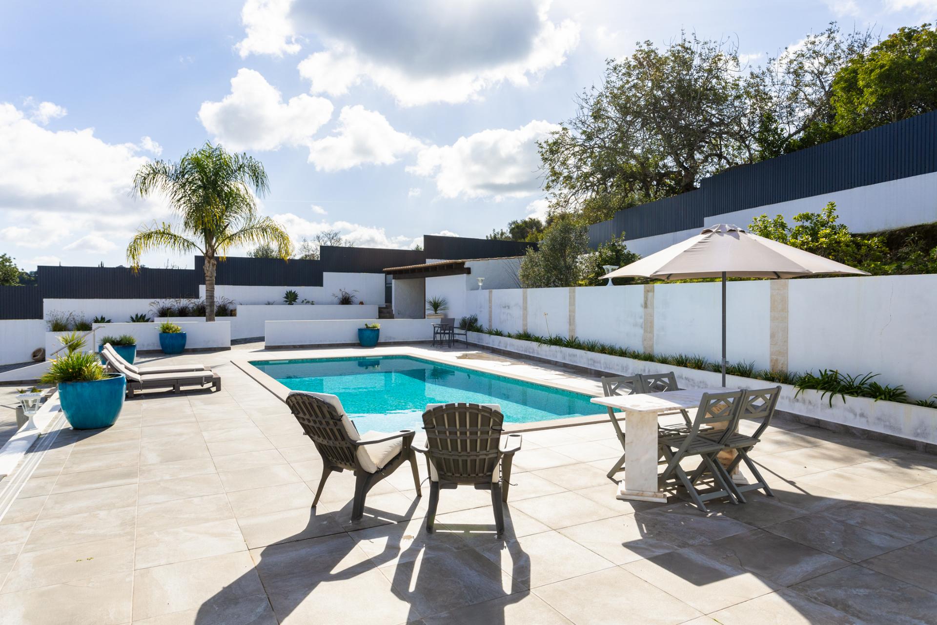 
VILLA DE ALTA QUALIDADE com 5 quartos totalmente renovada em 2023