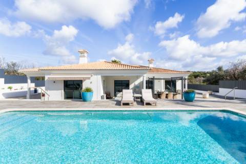 
VILLA DE ALTA QUALIDADE com 5 quartos totalmente renovada em 2023