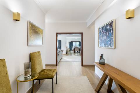 
VILLA DE ALTA QUALIDADE com 5 quartos totalmente renovada em 2023