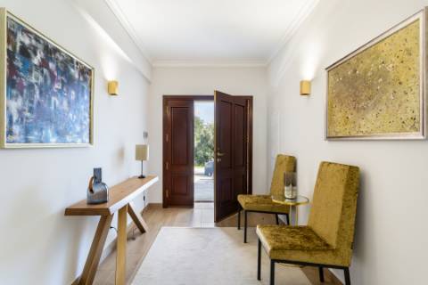 
VILLA DE ALTA QUALIDADE com 5 quartos totalmente renovada em 2023