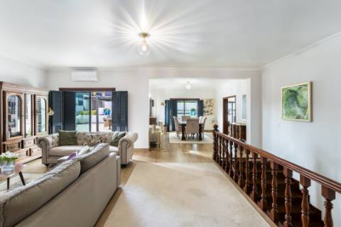 
VILLA DE ALTA QUALIDADE com 5 quartos totalmente renovada em 2023