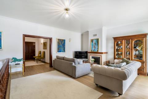 
VILLA DE ALTA QUALIDADE com 5 quartos totalmente renovada em 2023