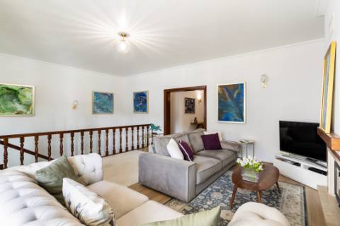 
VILLA DE ALTA QUALIDADE com 5 quartos totalmente renovada em 2023