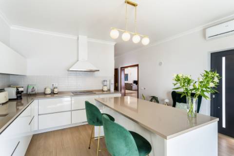 
VILLA DE ALTA QUALIDADE com 5 quartos totalmente renovada em 2023