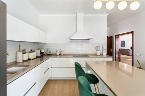 
VILLA DE ALTA QUALIDADE com 5 quartos totalmente renovada em 2023