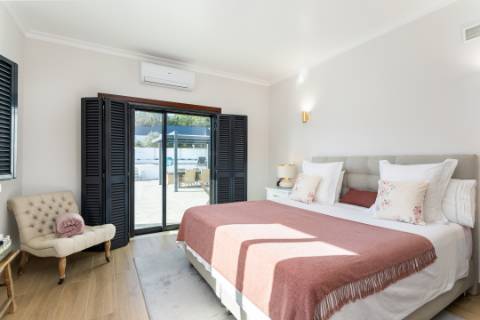 
VILLA DE ALTA QUALIDADE com 5 quartos totalmente renovada em 2023