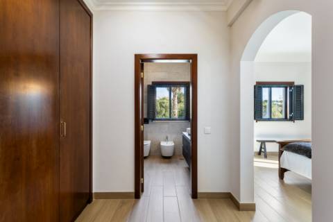 
VILLA DE ALTA QUALIDADE com 5 quartos totalmente renovada em 2023