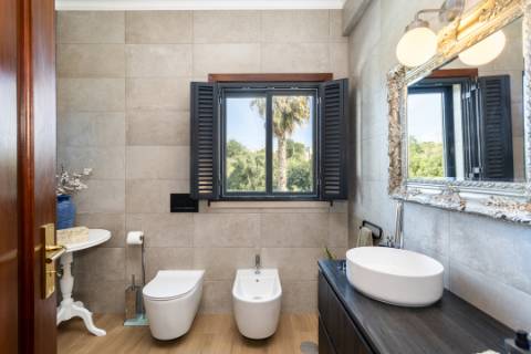 
VILLA DE ALTA QUALIDADE com 5 quartos totalmente renovada em 2023