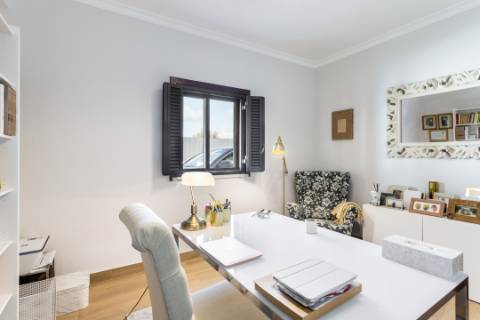 
VILLA DE ALTA QUALIDADE com 5 quartos totalmente renovada em 2023