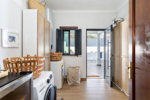 
VILLA DE ALTA QUALIDADE com 5 quartos totalmente renovada em 2023