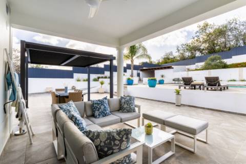 
VILLA DE ALTA QUALIDADE com 5 quartos totalmente renovada em 2023