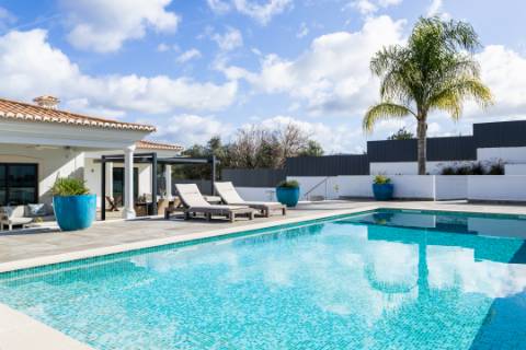 
VILLA DE ALTA QUALIDADE com 5 quartos totalmente renovada em 2023