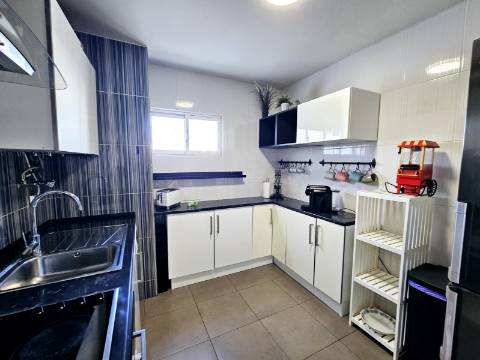 Apartamento T2 no coração de Quarteira
Com terraço exclusivo de mais de 300m² e vista parcial para o mar!
