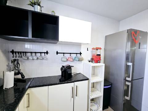 Apartamento T2 no coração de Quarteira
Com terraço exclusivo de mais de 300m² e vista parcial para o mar!
