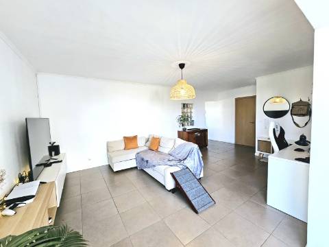 Apartamento T2 no coração de Quarteira
Com terraço exclusivo de mais de 300m² e vista parcial para o mar!
