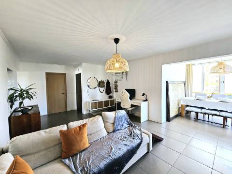 Apartamento T2 no coração de Quarteira
Com terraço exclusivo de mais de 300m² e vista parcial para o mar!
