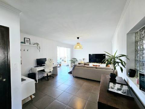 Apartamento T2 no coração de Quarteira
Com terraço exclusivo de mais de 300m² e vista parcial para o mar!
