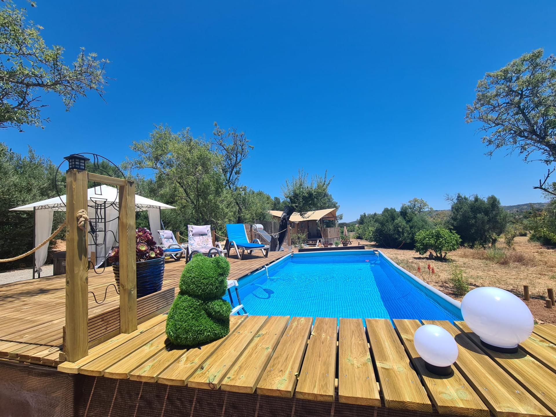 Moradia Tradicional Renovada com 4.300 m² de Terreno - Loulé