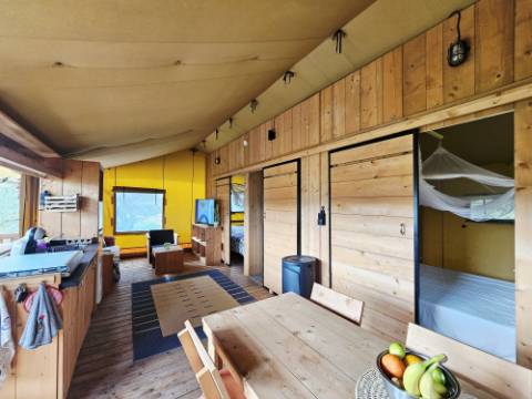 Moradia Tradicional Renovada com 4.300 m² de Terreno - Loulé