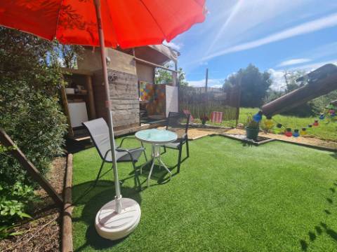 Moradia Tradicional Renovada com 4.300 m² de Terreno - Loulé