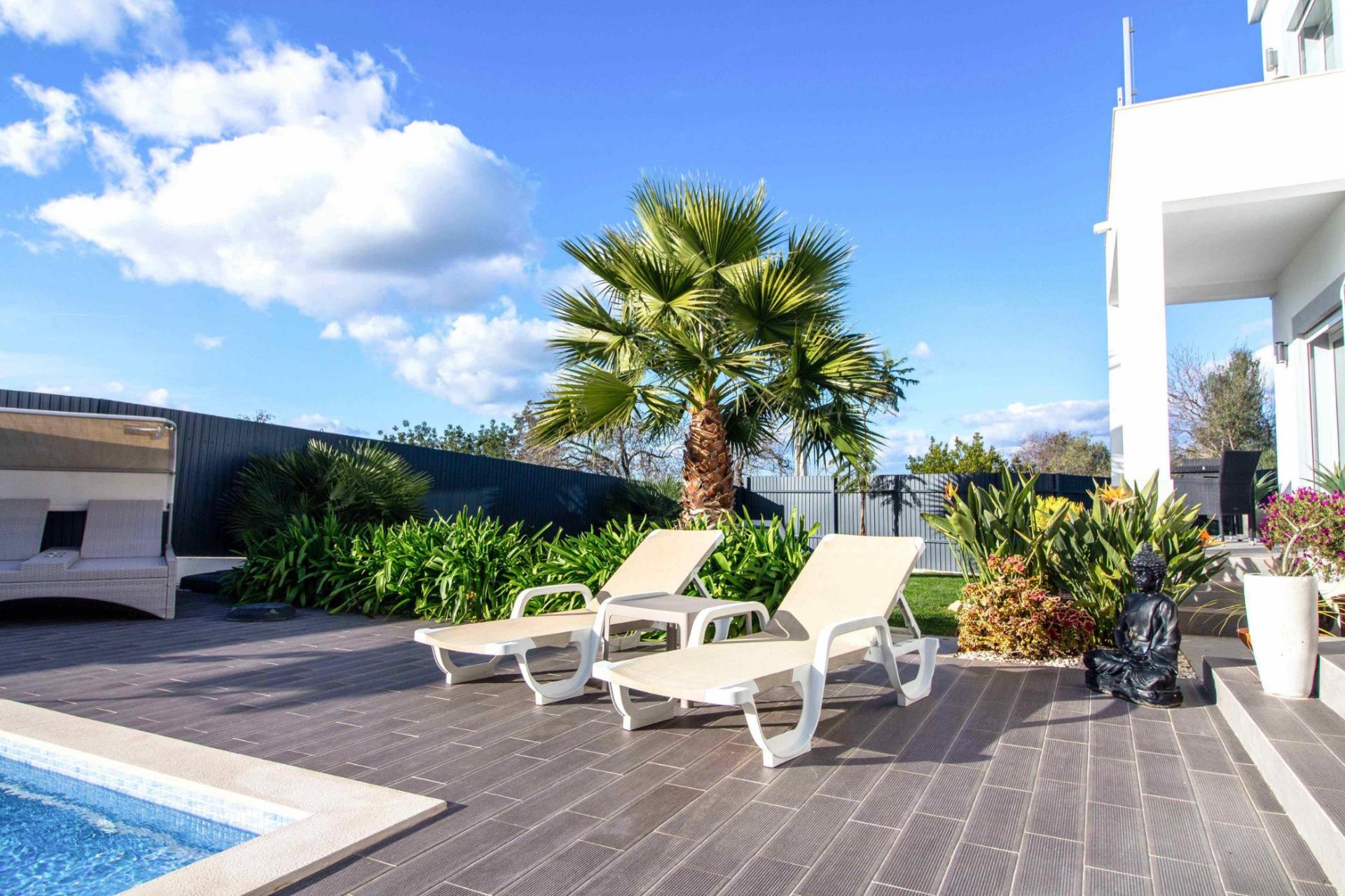 Moradia moderna com detalhes Exclusivos e Piscina Privada próxima da cidade