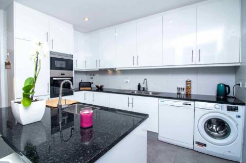 Moradia moderna com detalhes Exclusivos e Piscina Privada próxima da cidade