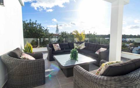 Moradia moderna com detalhes Exclusivos e Piscina Privada próxima da cidade