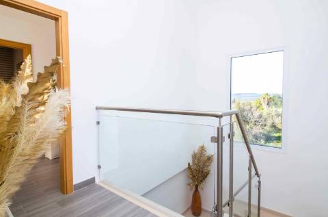 Moradia moderna com detalhes Exclusivos e Piscina Privada próxima da cidade