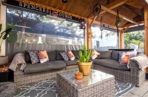 Moradia moderna com detalhes Exclusivos e Piscina Privada próxima da cidade