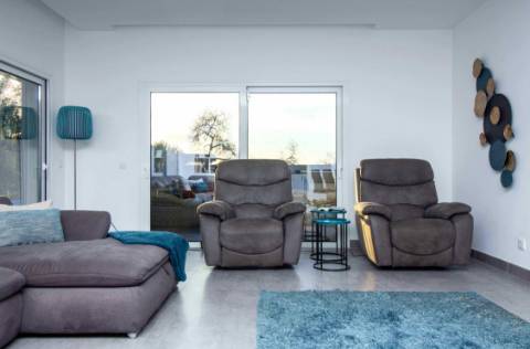 Moradia moderna com detalhes Exclusivos e Piscina Privada próxima da cidade