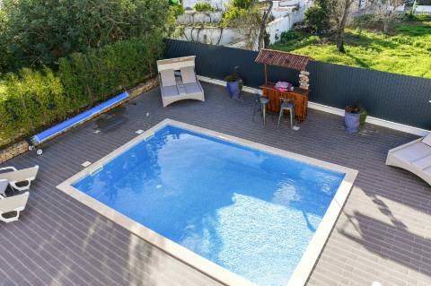 Moradia moderna com detalhes Exclusivos e Piscina Privada próxima da cidade