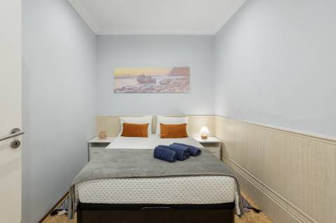 Moradia T4 com Piscina e 236 m² - Excelente Potencial Perto da Fuseta