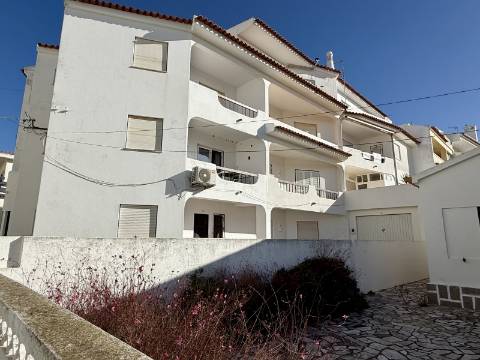 Apartamento T2 Renovado com Vista Mar em Ferragudo - 1.º Andar sem Elevador