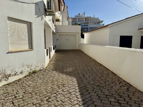 Apartamento T2 Renovado com Vista Mar em Ferragudo - 1.º Andar sem Elevador