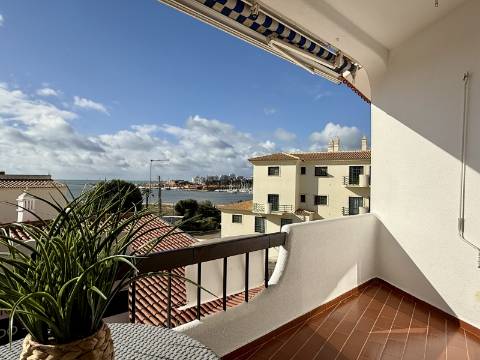 Apartamento T2 Renovado com Vista Mar em Ferragudo - 1.º Andar sem Elevador