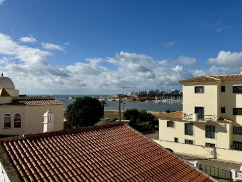 Apartamento T2 Renovado com Vista Mar em Ferragudo - 1.º Andar sem Elevador
