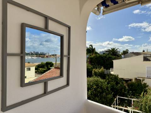 Apartamento T2 Renovado com Vista Mar em Ferragudo - 1.º Andar sem Elevador