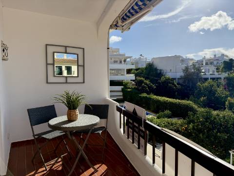 Apartamento T2 Renovado com Vista Mar em Ferragudo - 1.º Andar sem Elevador