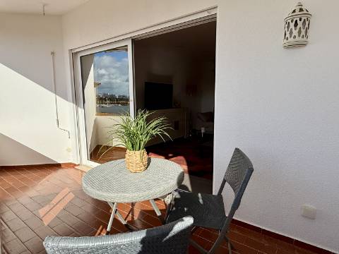 Apartamento T2 Renovado com Vista Mar em Ferragudo - 1.º Andar sem Elevador