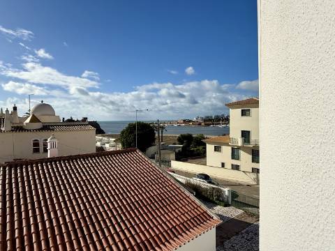 Apartamento T2 Renovado com Vista Mar em Ferragudo - 1.º Andar sem Elevador