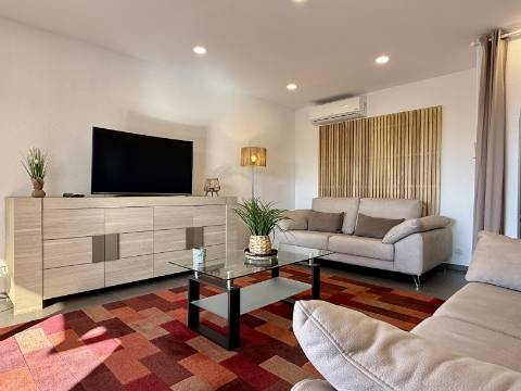 Apartamento T2 Renovado com Vista Mar em Ferragudo - 1.º Andar sem Elevador