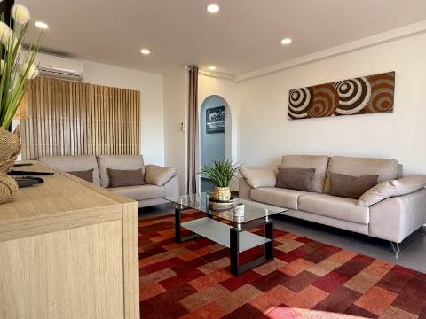 Apartamento T2 Renovado com Vista Mar em Ferragudo - 1.º Andar sem Elevador