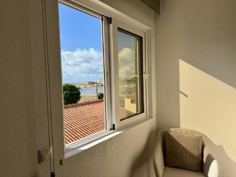 Apartamento T2 Renovado com Vista Mar em Ferragudo - 1.º Andar sem Elevador