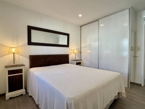 Apartamento T2 Renovado com Vista Mar em Ferragudo - 1.º Andar sem Elevador