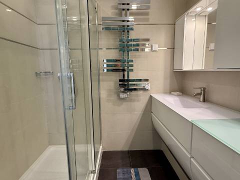 Apartamento T2 Renovado com Vista Mar em Ferragudo - 1.º Andar sem Elevador